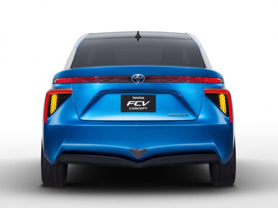  Toyota FCV Concept 2013 года  (фото 4 из 14)
